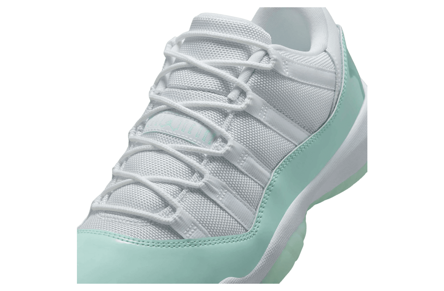 Jordan 11 Retro Low 'Igloo'
