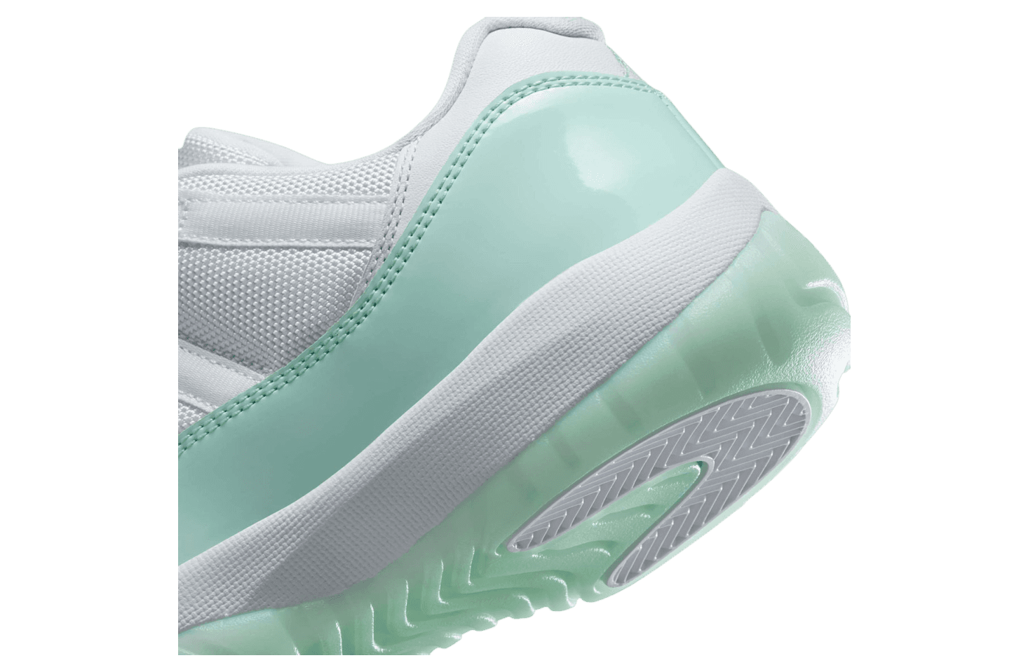 Jordan 11 Retro Low 'Igloo'